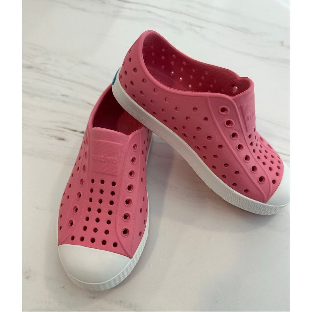 Native Jefferson Kids' Slip-on in Pink C 11 Lightweight & A Go to Summer Shoe! - Picture 6 of 9